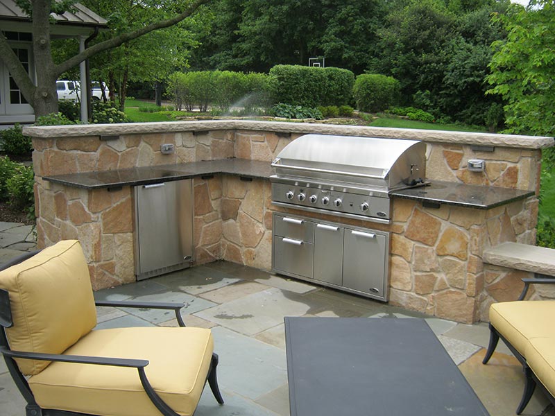 Custom outdoor kitchen built into hardscape patio in Canton Georgia by Kaizenscapes