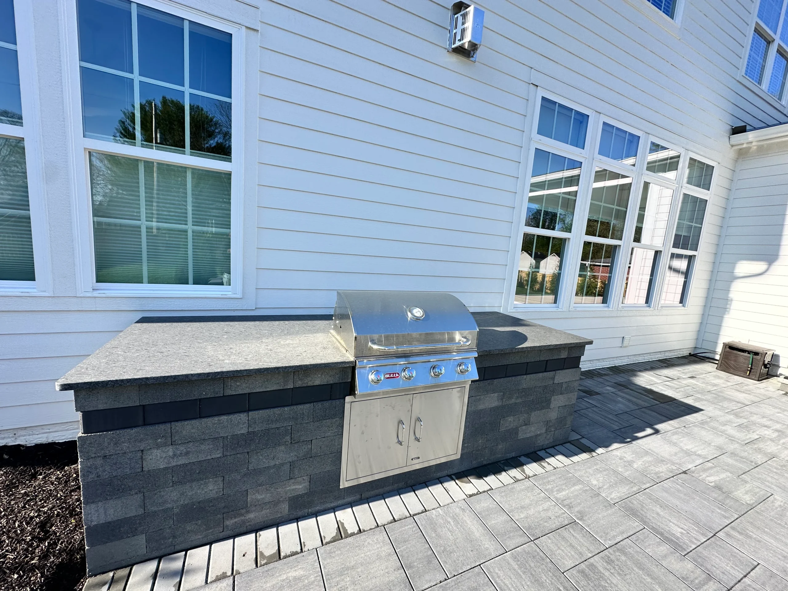 Outdoor kitchen and patio area with custom hardscape in Johns Creek